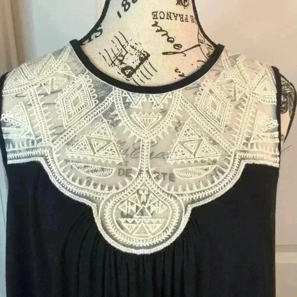 Green Envelope LA Women’s 1X Black Pin Tucked Sleeveless Blouse Sheer Top - Picture 2 of 6